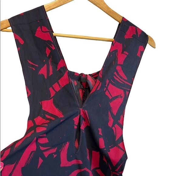 NWOT BANANA REPUBLIC Petites Printed Tie Back Front Key Hole Halter Light Top XS - Picture 2 of 8